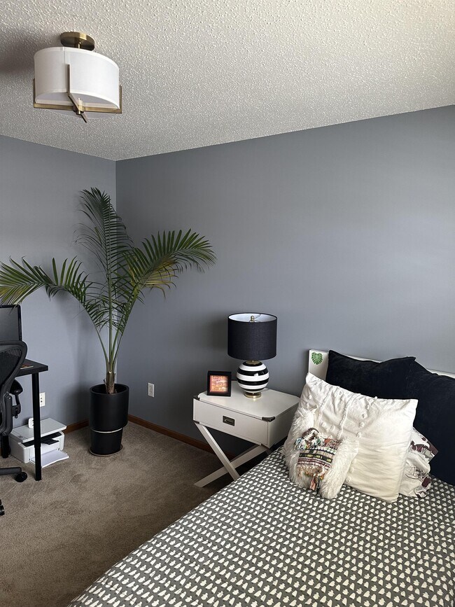 Building Photo - 6809 Pine Crest Trail S