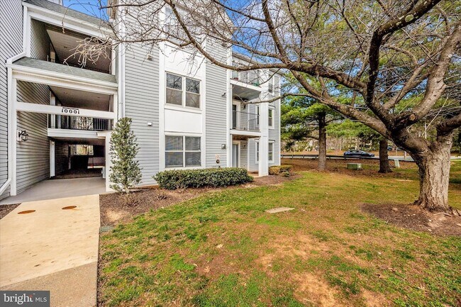 Building Photo - 10001 Vanderbilt Cir