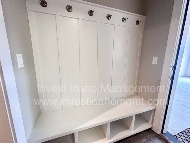 Building Photo - Rarely available in the most preferred River District! Available July 2026