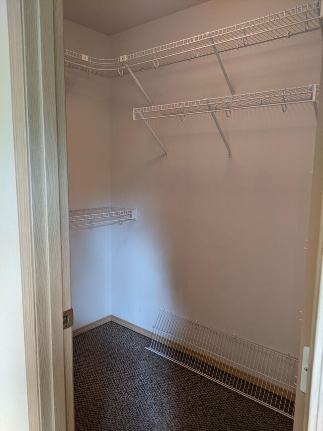 Building Photo - Upgraded Home in DuPont