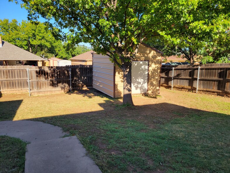 Back Yard Storage - 4829 Bermuda Dr