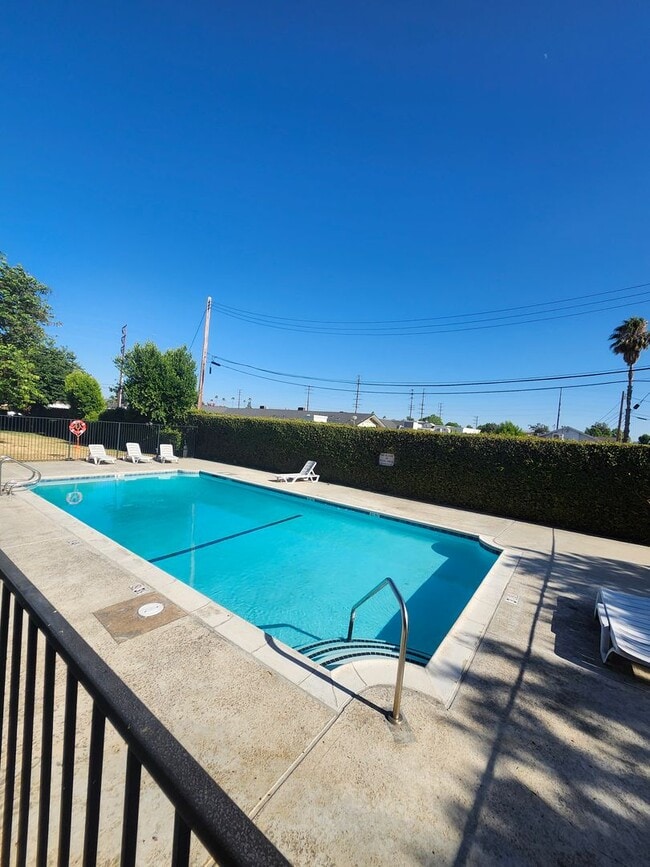 Building Photo - 3-Story Condo in West Covina