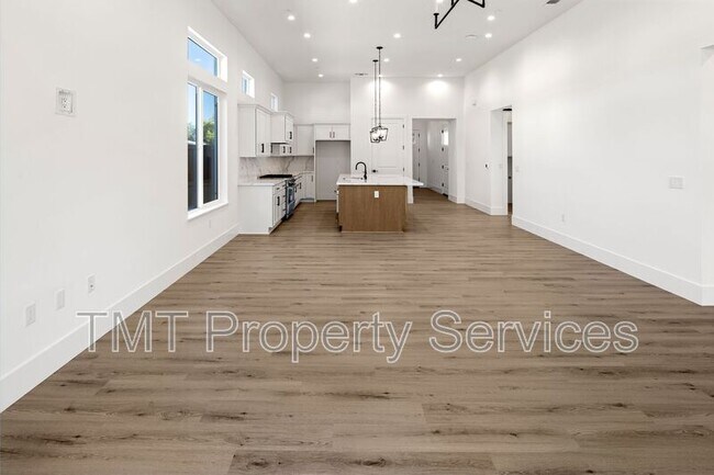 Building Photo - 9046 Ventura St