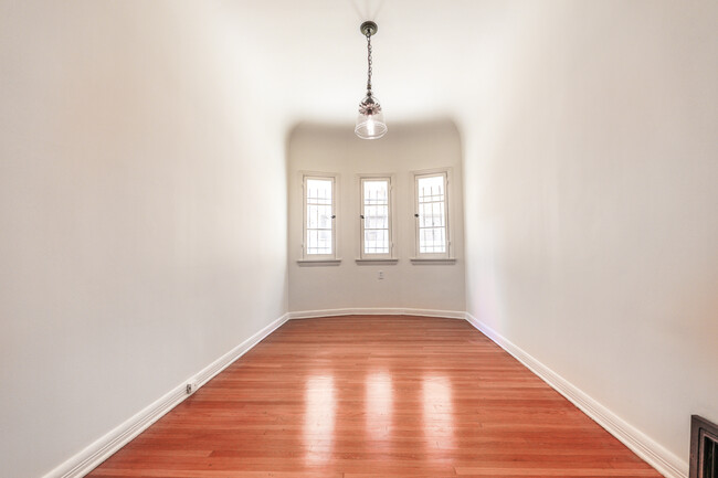 Building Photo - 139 N Orange Dr