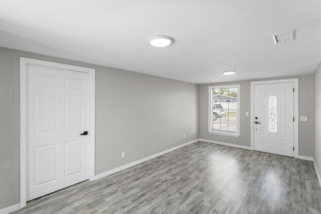 Building Photo - 6802 W Comanche Ave