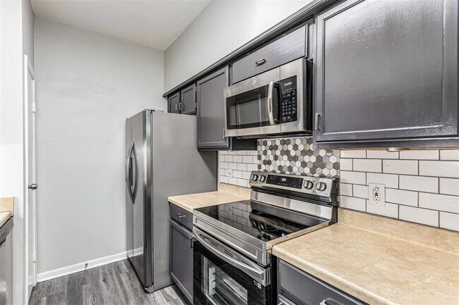 Building Photo - 9850 Pagewood Ln
