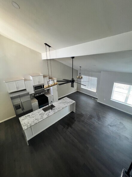 Building Photo - 7215 Holly Hill Dr