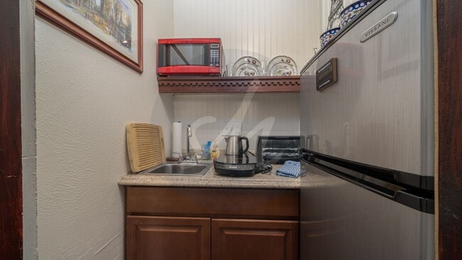 Building Photo - 1111 W Pikes Peak Ave