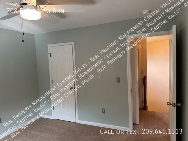 Building Photo - Woodbridge Greens Beautiful 3 Bedroom 3 Ba...