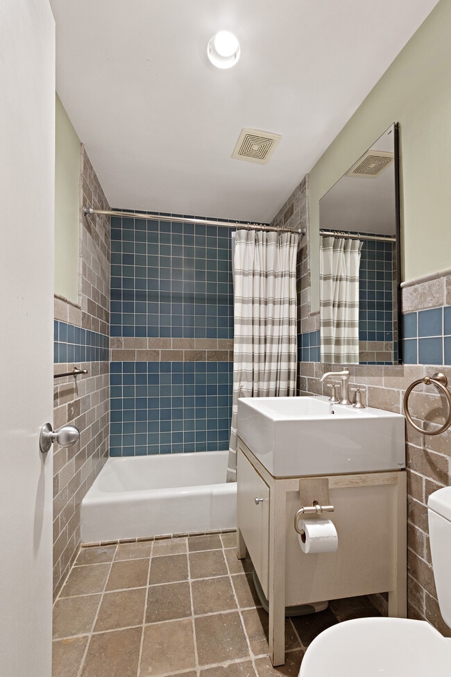 Building Photo - 24 W 90th St