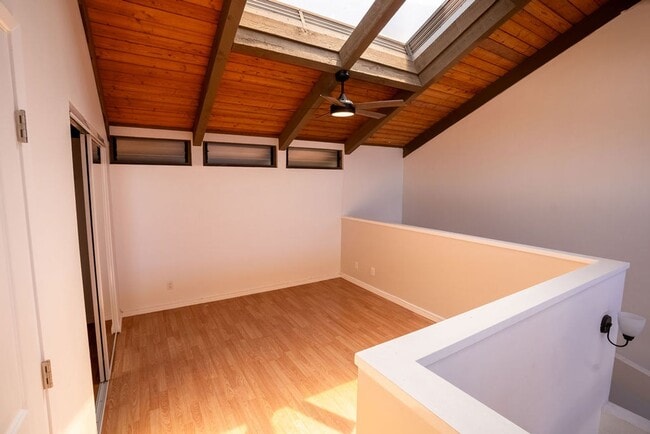 Building Photo - Unfurnished 3 bedroom 3 bath condo with oc...