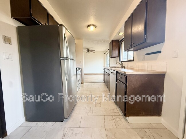 Building Photo - 425 S 8th St