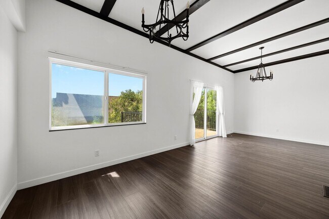 Building Photo - 1915 Apex Ave