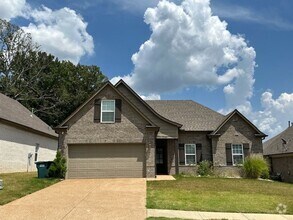 Building Photo - Available NOW in Southaven! Like New 3 BR/...