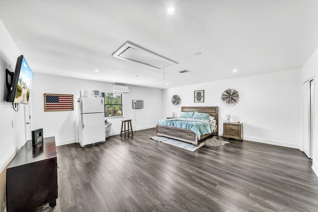 Building Photo - 10962 57th Pl S