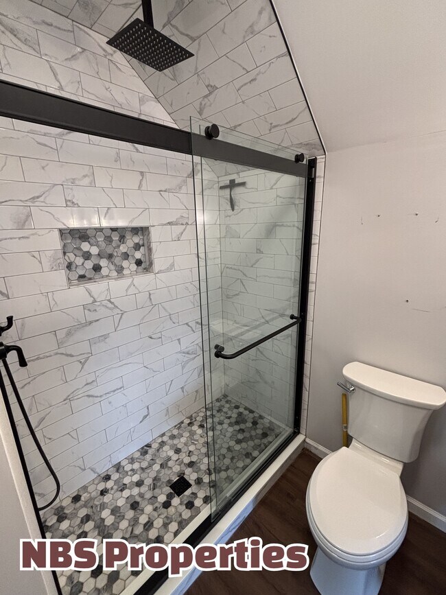 Building Photo - 7404 Foxglove Ln