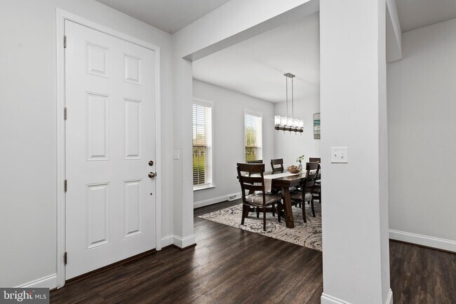 Building Photo - 48 Meadow Creek Ln