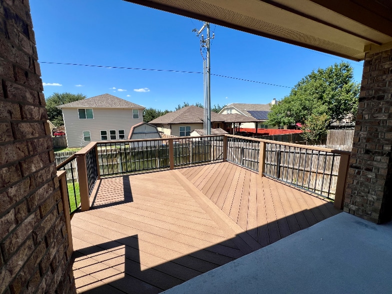 Building Photo - 500 Saddlehorn Way