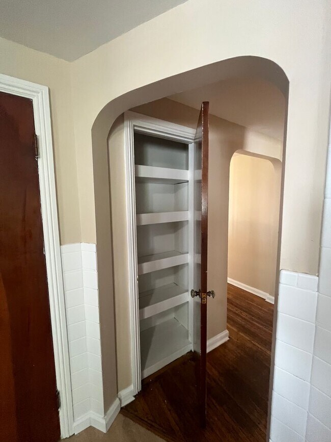 Building Photo - Comfortable 2-Bedroom Single-Family Home with Washer/Dryer Hookups