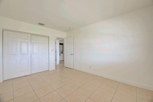 Building Photo - 1017 NW 30th Ct