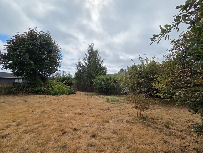 Building Photo - 4058 SE Empress Ct