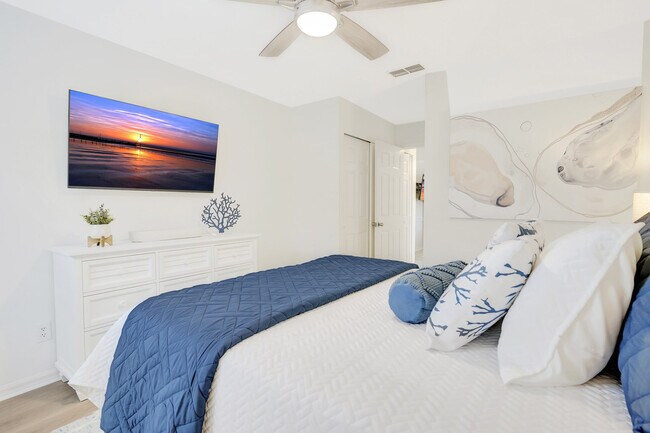 Building Photo - 6726 Sloane Pl