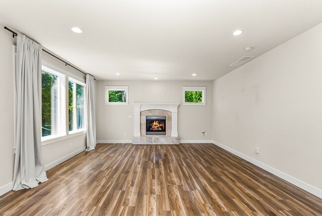 Building Photo - 6.6 Acre Retreat
