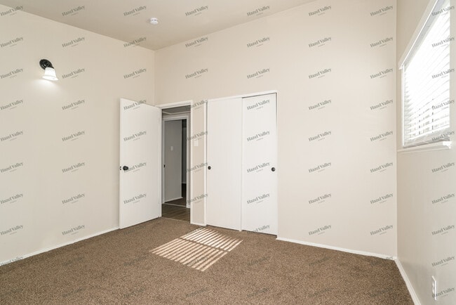 Building Photo - 380 Moule Dr