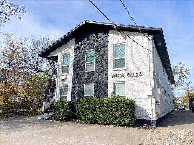 Building Photo - 4811 Live Oak St