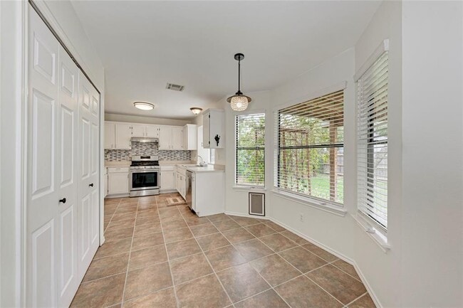 Building Photo - 1009 Riverlawn Dr