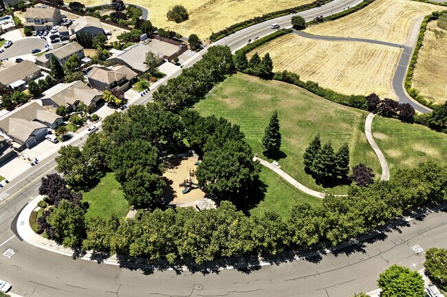 Building Photo - 9437 Red Spruce Way