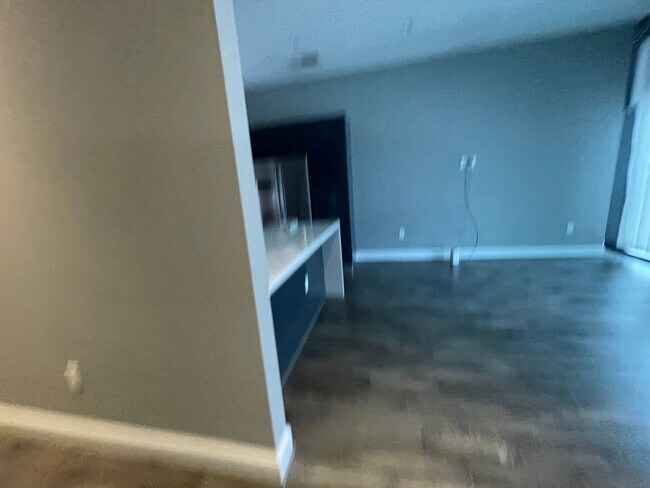 Building Photo - 2 Bed condo in downtown Houston