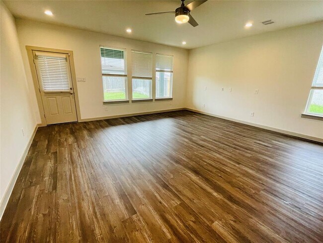 Building Photo - 1718 Bryson Heights Dr