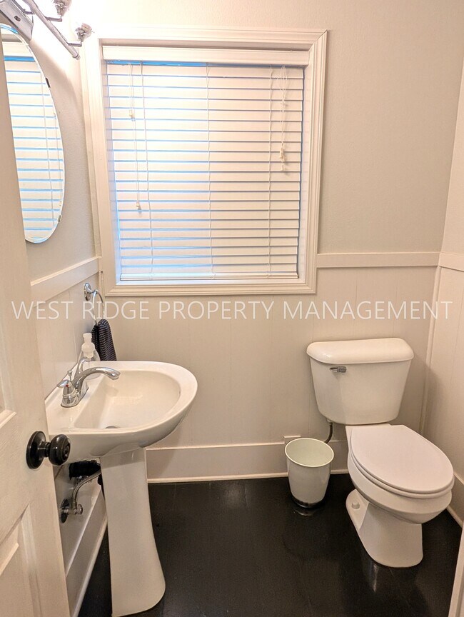 Building Photo - 6154 NW Sickle Terrace