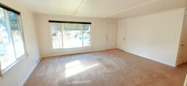 Building Photo - 3Bd/1Ba Seattle House