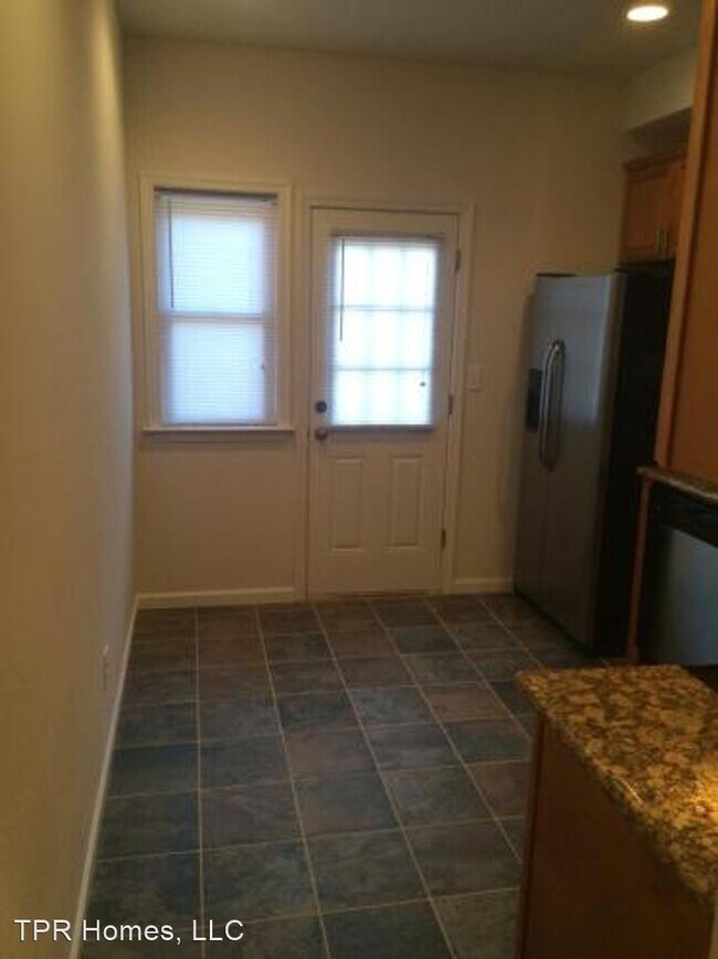 Building Photo - 3 br, 1.5 bath House - 2646 E Mayfield St