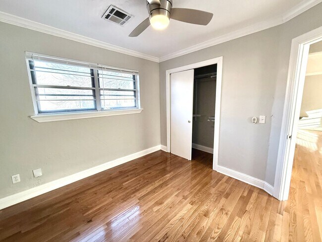 Building Photo - Updated 2BD 1BA Apartment in Historic Crown Heights!!
