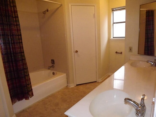 Building Photo - 19706 Faye Oaks Ct