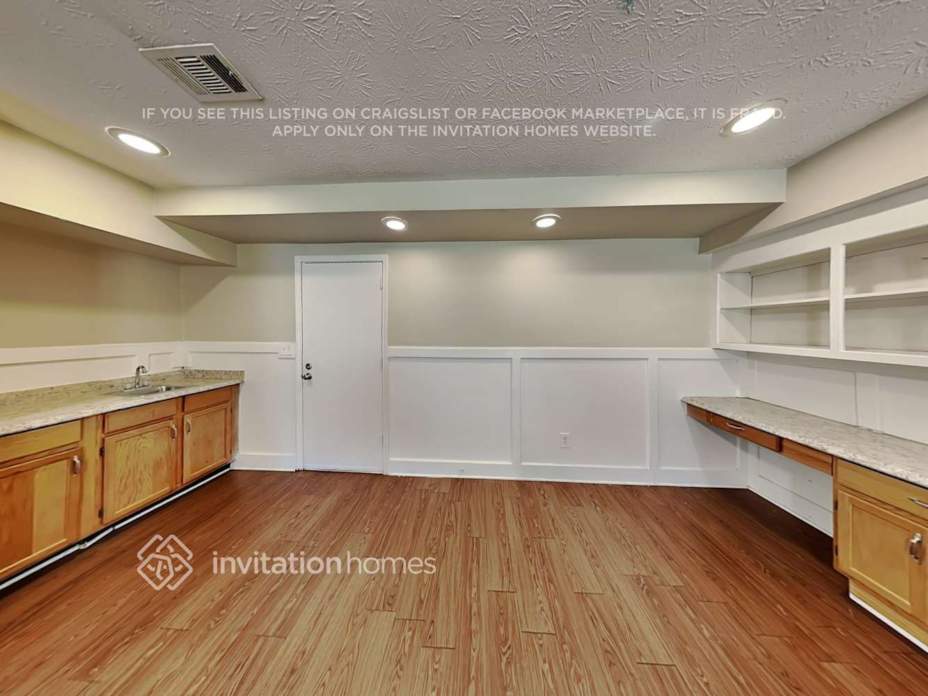 Building Photo - 1441 Albans Ct