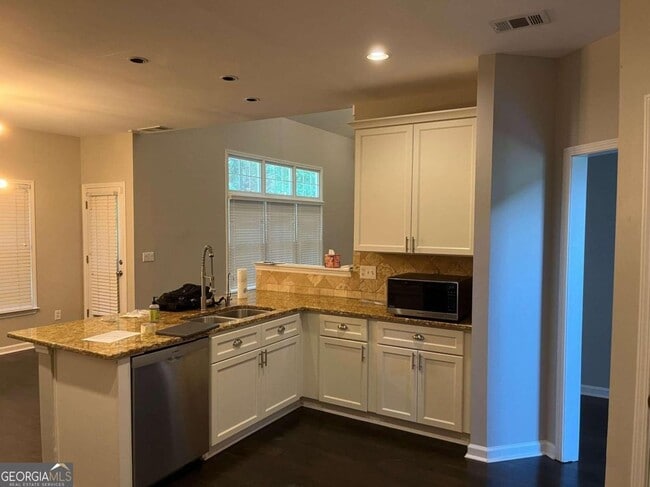 Building Photo - 2400 Rose Walk Dr
