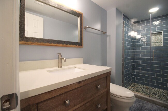 Building Photo - Large 4BR/3B Brick Home