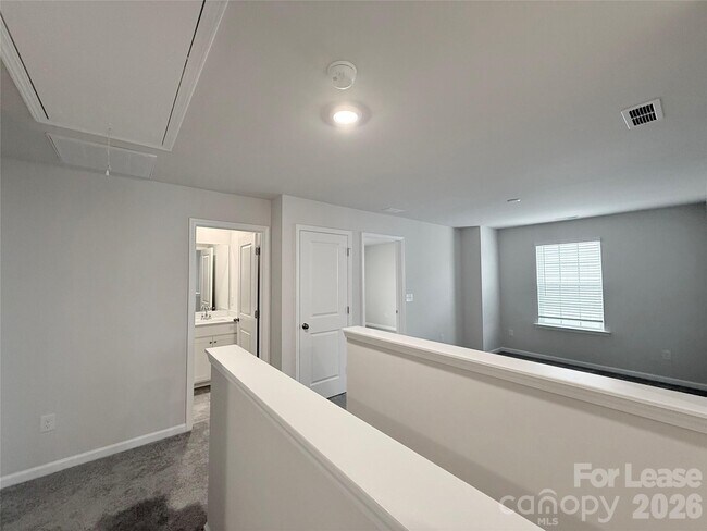 Building Photo - 6337 Fairfax Ct