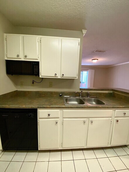 Building Photo - 513 Granville Ct