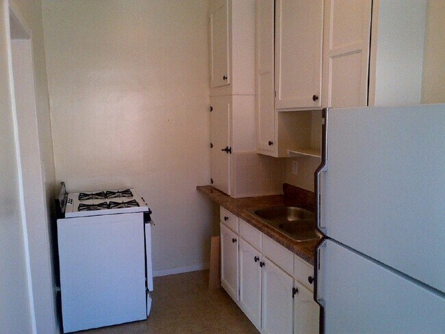 Building Photo - 730 S Catalina St