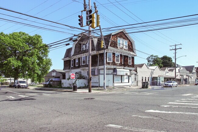 Building Photo - 100 Bishop Ave
