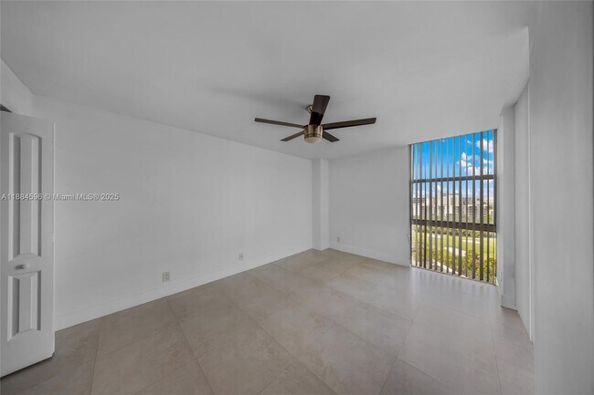 Building Photo - 20301 W Country Club Dr