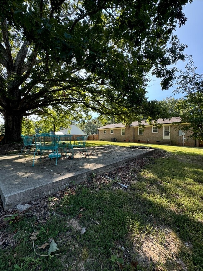 Building Photo - 143 Old Friendship Rd