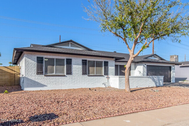 Building Photo - 4652 W Puget Ave