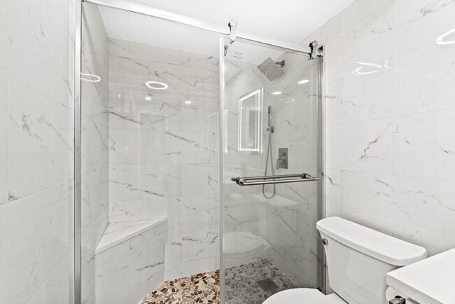 Building Photo - 899 Jeffery St