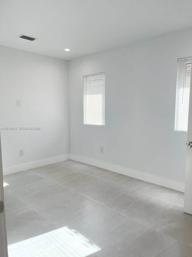 Building Photo - 6331 SW 23rd St